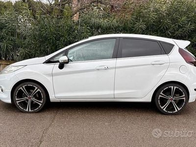 Usata Ford Fiesta Titanium 95 CV (69 kW) 2010 Bianco Utilitaria