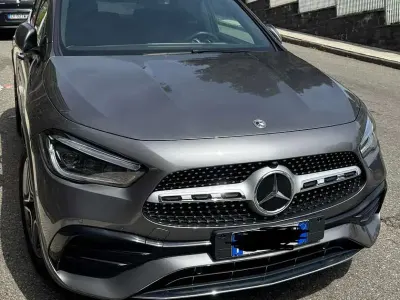 Usata Mercedes GLA180 Premium 116 CV (85 kW) 2022 Grigio SUV