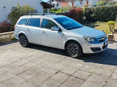 Usata Opel Astra Club 110 CV (80 kW) 2010 Station wagon