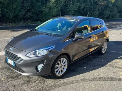 Usata Ford Fiesta Titanium 86 CV (63 kW) 2018 Grigio Utilitaria