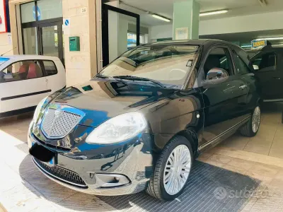 Usado Lancia Ypsilon 75 CV (55 kW) 2010 Negro Utilitario