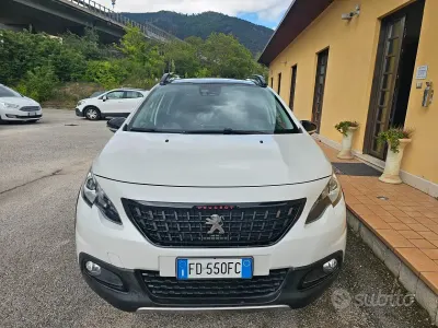 Usata Peugeot 2008 GT-line 110 CV (80 kW) 2016 Bianco SUV
