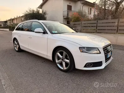 Usado Audi A4 Ambiente 239 CV (175 kW) 2009 Blanco Familiar