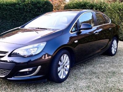 Usata Opel Astra 110 CV (80 kW) 2013 Nero Berlina