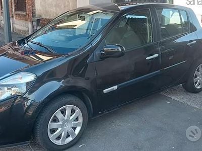 Usata Renault Clio II Dynamique 74 CV (54 kW) 2009 Nero Berlina