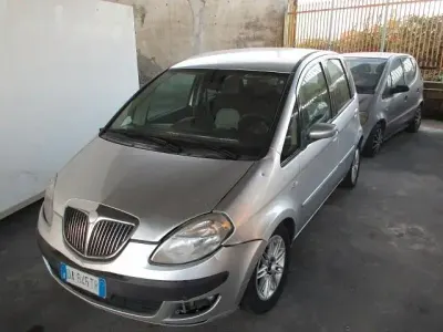 Usata Lancia Musa 69 CV (50 kW) 2006 Argento Monovolume