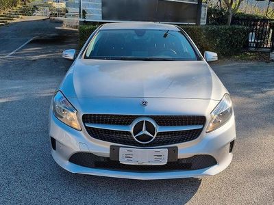 Usata Mercedes A180 109 CV (80 kW) 2017 Grigio Berlina