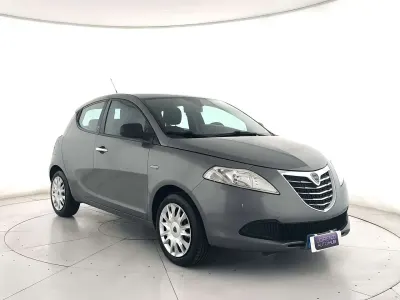 Usata Lancia Ypsilon Silver 69 CV (50 kW) 2014 Grigio metallizzato Utilitaria