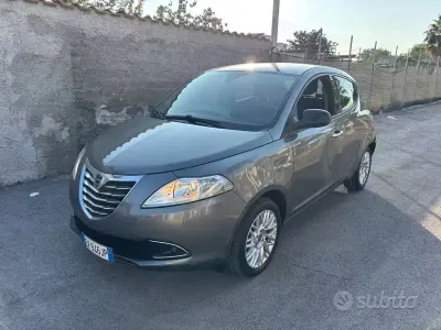 Usata Lancia Ypsilon 69 CV (50 kW) 2014 Grigio Utilitaria