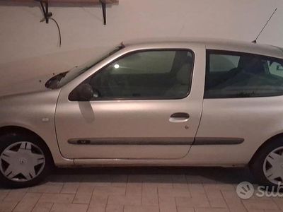 Usata Renault Clio II 58 CV (42 kW) 2005 Grigio Berlina