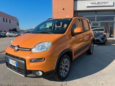 Usata Fiat Panda 4x4 S 95 CV (69 kW) 2016 Arancione Utilitaria