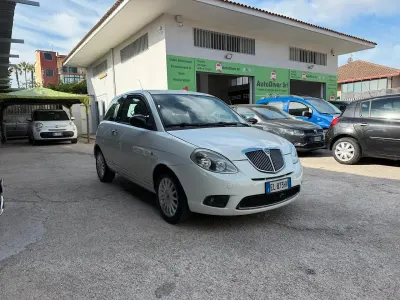 Usata Lancia Ypsilon 75 CV (55 kW) 2012 Bianco Utilitaria
