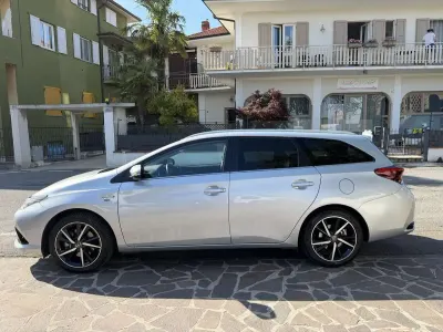 Usata Toyota Auris Hybrid