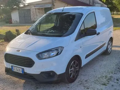 Usata Ford Courier 75 CV (55 kW) 2021 Bianco Monovolume