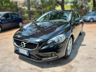 Usata Volvo V40 Kinetic 120 CV (88 kW) 2018 Nero Berlina