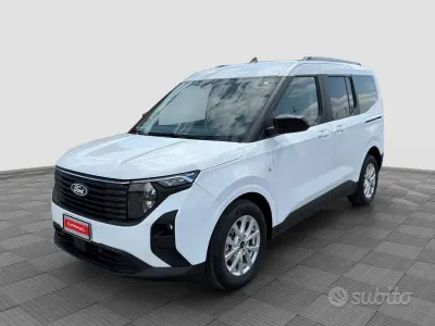 Usata Ford Tourneo Courier Titanium 124 CV (91 kW) 2025 Bianco Monovolume
