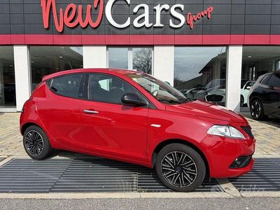 Usata Lancia Ypsilon Gold 70 CV (51 kW) 2021 Rosso Utilitaria