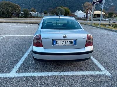 Usata VW Passat 130 CV (95 kW) 2003 Grigio Berlina