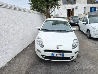 Begagnad Fiat Punto Street 95 HK (69 kW) 2018 Vit Halvkombi