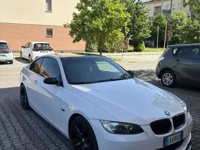 Usata BMW 320 177 CV (130 kW) 2009 Coupé