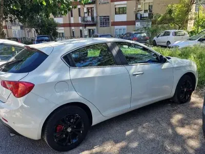 Usata Alfa Romeo Giulietta Distinctive 140 CV (102 kW) 2011 Utilitaria