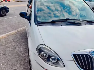 Usata Lancia Musa 69 CV (50 kW) 2011 Bianco Monovolume