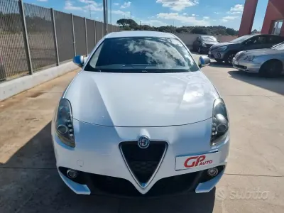 Usata Alfa Romeo Giulietta Distinctive 120 CV (88 kW) 2016 Bianco Utilitaria