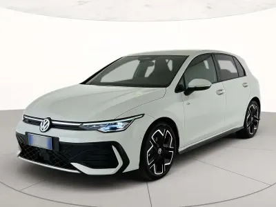 Nuova VW Golf VIII R-line Plus 150 CV (110 kW) 2026 Pure white Berlina
