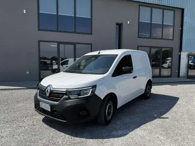 Usado Renault Kangoo 95 CV (69 kW) 2023 Blanco Monovolumen