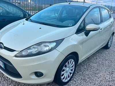 Usata Ford Fiesta Titanium 82 CV (60 kW) 2010 Beige Utilitaria