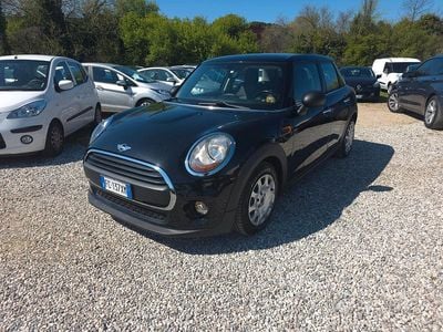 Begagnad Mini ONE 75 HK (55 kW) 2016 Svart Halvkombi