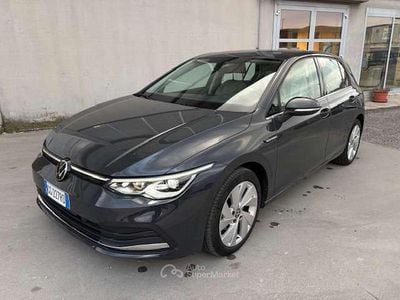 Usata VW Golf VIII Style 116 CV (85 kW) 2021 Grigio urano Berlina
