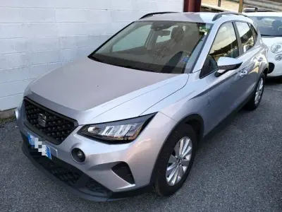 Usata Seat Arona Style 95 CV (69 kW) 2022 Grigio argento metallizzato SUV