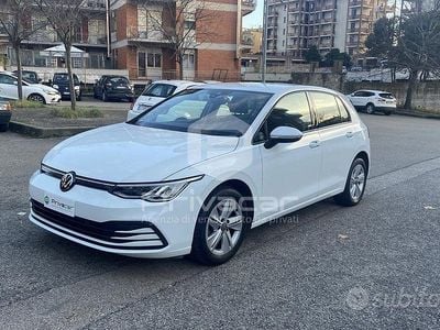 Usata VW Golf VIII Life 110 CV (80 kW) 2023 Bianco Utilitaria