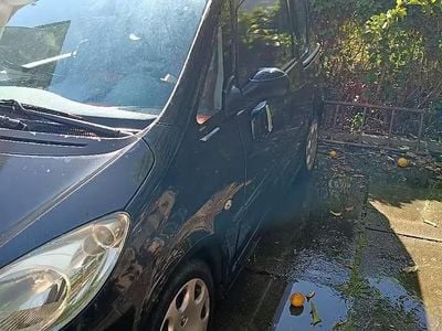 Begagnad Peugeot 1007 70 HK (51 kW) 2008 Svart Minibuss