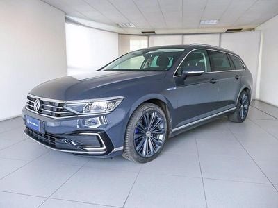 Usata VW Passat GTE 218 CV (160 kW) 2019 Grigio urano Station wagon