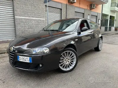 Begagnad Alfa Romeo 147 120 HK (88 kW) 2007 Svart Halvkombi