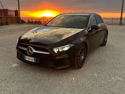 Usata Mercedes 180 116 CV (85 kW) 2019 Nero Berlina