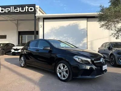 Usata Mercedes A180 109 CV (80 kW) 2017 Nero Berlina