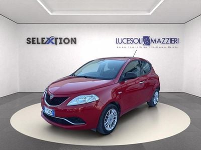 Usata Lancia Ypsilon Silver 69 CV (50 kW) 2017 Rosso Utilitaria