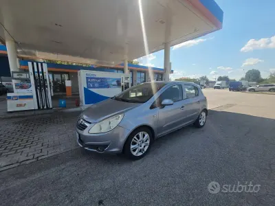 Usata Opel Corsa 80 CV (58 kW) 2007 Beige Utilitaria