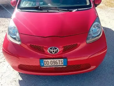 Usata Toyota Aygo 68 CV (50 kW) 2006 Rosso Utilitaria