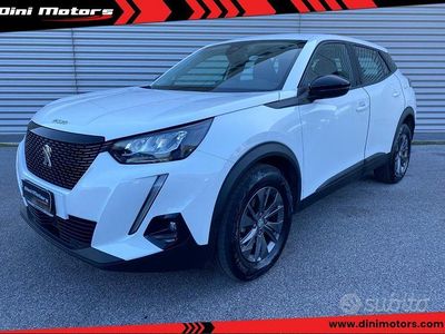 Usata Peugeot 2008 Active 101 CV (74 kW) 2022 Bianco metallizzato SUV