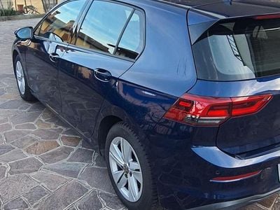 Begagnad VW Golf VIII Life 131 HK (96 kW) 2021 Blå Sedan