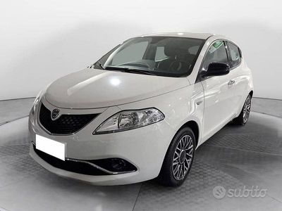 Usata Lancia Ypsilon Gold 69 CV (50 kW) 2016 Bianco Utilitaria