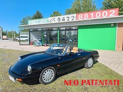 Begagnad Alfa Romeo Spider 117 HK (86 kW) 1992 Svart Cab