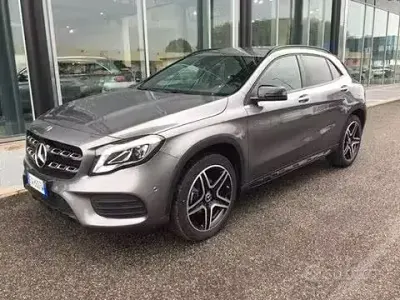 Usata Mercedes GLA200 136 CV (100 kW) 2019 Grigio SUV