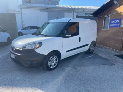 Usata Fiat Doblò Easy 105 CV (77 kW) 2021 Bianco pastello Monovolume