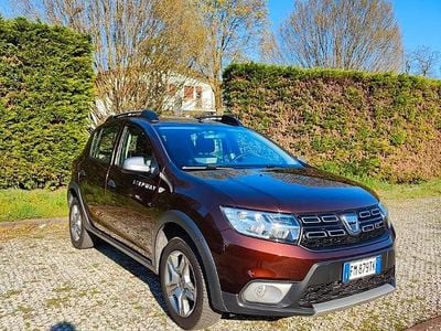 Usata Dacia Sandero Stepway 90 CV (66 kW) 2017 Marrone Berlina