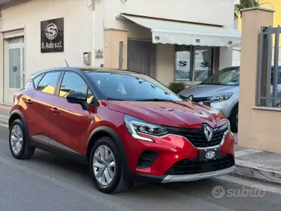 Usata Renault Captur Equilibre 101 CV (74 kW) 2023 Rosso SUV